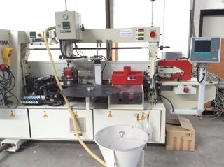 Macchina per la lavorazione del legno Novimat concept 5325 Legnomac vende macchine per la lavorazione del legno. Macchina Bordatrice monolaterale marca IMA modello Novimat Concept. 5325