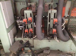 Macchina per la lavorazione del legno Cs bimatic 70 Legnomac vende macchine per la lavorazione del legno. Macchina Squadrabordatrice 1* e * di linea Stefani modello CS Bimatic 70