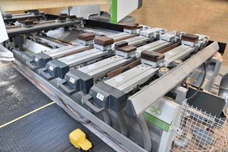 Macchina per la lavorazione del legno Rover c 6.50 Legnomac vende macchine per la lavorazione del legno. Macchina Centro di lavoro marca Biesse modello Rover C 6.50 anno 2005