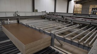 Macchina per la lavorazione del legno Ebt 120 Legnomac vende macchine per la lavorazione del legno. Macchina Sezionatrice marca Selco modello EBT 120
