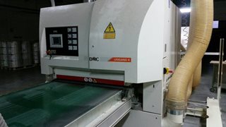 Macchina per la lavorazione del legno Unisand k Legnomac vende macchine per la lavorazione del legno. Macchina Linea di Calibratura /Levigatura marca DMC modello Unisand K 