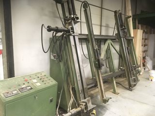 Macchina per la lavorazione del legno Positioner Legnomac vende macchine per la lavorazione del legno. Macchina Strettoio per serramenti elettronico marca Casolin usato