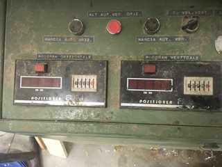 Macchina per la lavorazione del legno Positioner Legnomac vende macchine per la lavorazione del legno. Macchina Strettoio per serramenti elettronico marca Casolin usato