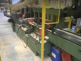 Macchina per la lavorazione del legno 8g Legnomac vende macchine per la lavorazione del legno. Macchina Scorniciatrice marca Spanevello a 8 gruppi usata