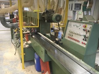 Macchina per la lavorazione del legno 8g Legnomac vende macchine per la lavorazione del legno. Macchina Scorniciatrice marca Spanevello a 8 gruppi usata