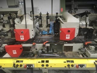 Macchina per la lavorazione del legno Unimat 23 Legnomac vende macchine per la lavorazione del legno. Macchina Scorniciatrice marca Weinig. Modello Unimat. 23
